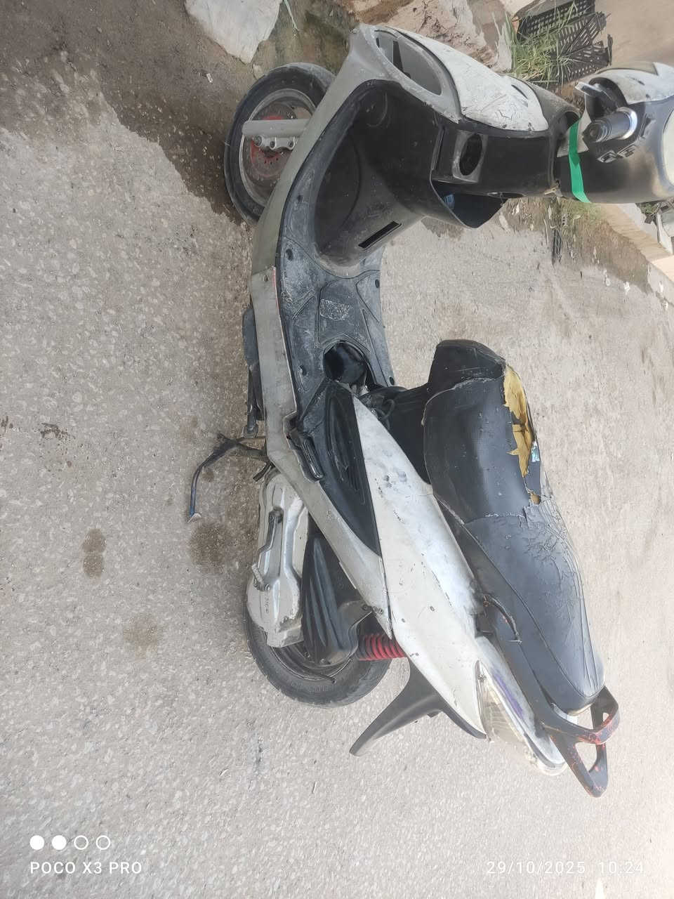 سلام عليكم  كامكو جي فور مراوس بفراشه 
شغاله هندر سلف كهربائيات تشتغل مجفته مره وحده مابيه اي شيء  مكاني حي ميسان ***********
