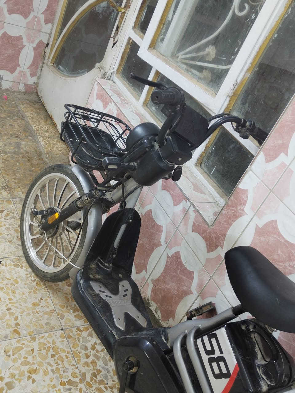 لعشاق النظافة والقوة، متوفرة حالياً دراجة شحن بمواصفات ممتازة:
​✅ الماركة: شركة مي ما (Mi Ma) المعروفة بمتانتها.
✅ المحرك (الملف): 1500 واط / 15A (عزم قوي جداً).
✅ الحجم: حجم 20 (سياقة مريحة وسهلة).
✅ الراحة: نظام 4 دبلات لامتصاص الصدمات (سياقة ناعمة جداً).
✅ الأمان: سويجات عدد 2 + بصمات تشغيل عن بعد عدد 2 🔑.
✅ الإضافات: سلة أمامية أصلية للأغراض.
​⚠️ حالة البطاريات: الدراجة تحتاج بطاريات (4 قطع)، وهذا يعني أنك ستضع بطاريات جديدة بيدك وتضمن عمرها من الصفر.
​📍 المكان: بغداد - الشعلة.
📞 للتواصل والاستفسار: ***********
​(السعر مناسب.. وبيه مجال بسيط للشراي الطيب)
