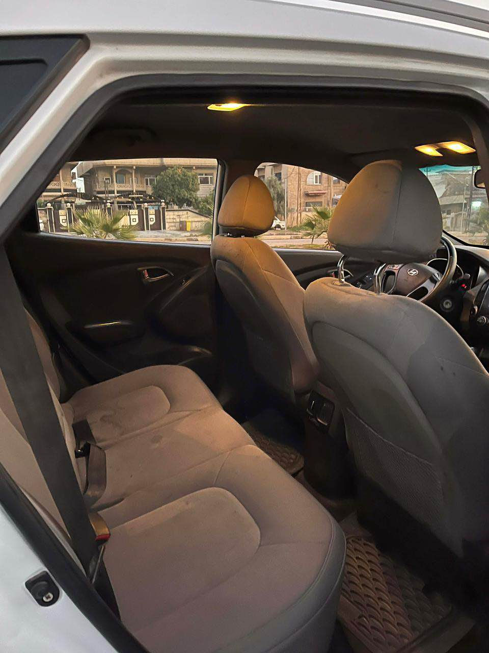 سلام وعليكم اخوان 
هونده توسان 
موديل 2014 
سيارة ماشية 200 الف يعني كيلو وليس ميل 
مكينة مرغوبه 20 دوش وجديده كله شرط 
صدر امامي +خلفي كله جديد 
تايرات امامي وخلفي جديد
ويل اسود بلادي 
مواصفات شاشه حساس كامره والباقي معروف عليه 
لايت زينول +مانع ضباب 
تبريد قطعتين امامي  وخلفي 
سيارة خليجي وليسه امريكي 
ضرر سيارة داخله كلين عالعراق 
هنا بالعراق صار بيها صقف صبغ سبب تخريب بس سقف صار بيه صبغ شرط شرط 
تكم شرط ما بيهم نقطه صبغ 
بونيت صبغ فقط شرط دواخل وشرط كلشي
سيارة استخدام شخصي مال بيت وكلش حلوه وتعال شوف بعينك وكله شرط شرط 
مكان سيارة بالموصل 
رقم سيارة نينوى 
الاتصال ع هذا رقم 
*********** 
هذا رقم بيه خط وتساب فقط أربيل, العراق
