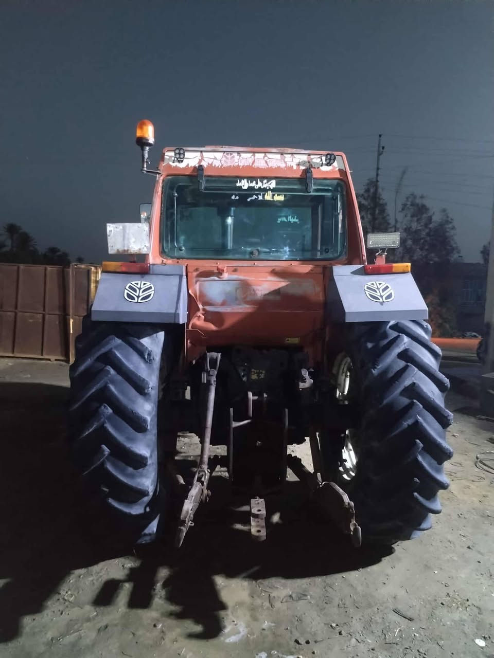 سلام عليكم) للبيع مكينه فيات حجم 140 فول مواصفات 
تكمه عريضه اكسن بارز حنيه بشاصي بك بالصفحه مكينه خير من الله مال جناي ماتذب عليها ولاربع كبل للشغل 
رقم بابل تحويل مباشر  سنويه لل28 المكان ديوانيه مكلف بالنشر اتصل ***********
