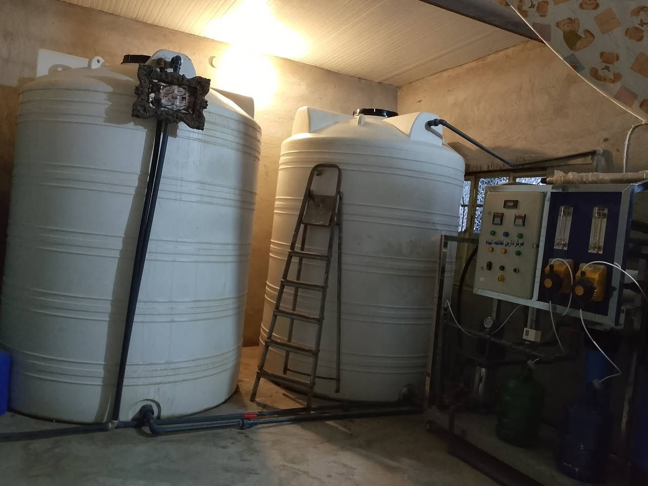 من رخصة الأدمن..  السلام عليكم ورحمة الله وبركاتة. منظومه ماء للبيع مع كافه الملحقات. تانكي ماء عدد (2) سعئه (5000).مع مولد گاز حجم 16 مع كافه الملحقات.. المكان زور البوحشمه قرب جامع الحاج صالح ربيع.. 
الإتصال على الأرقام التالية 
***********
***********
