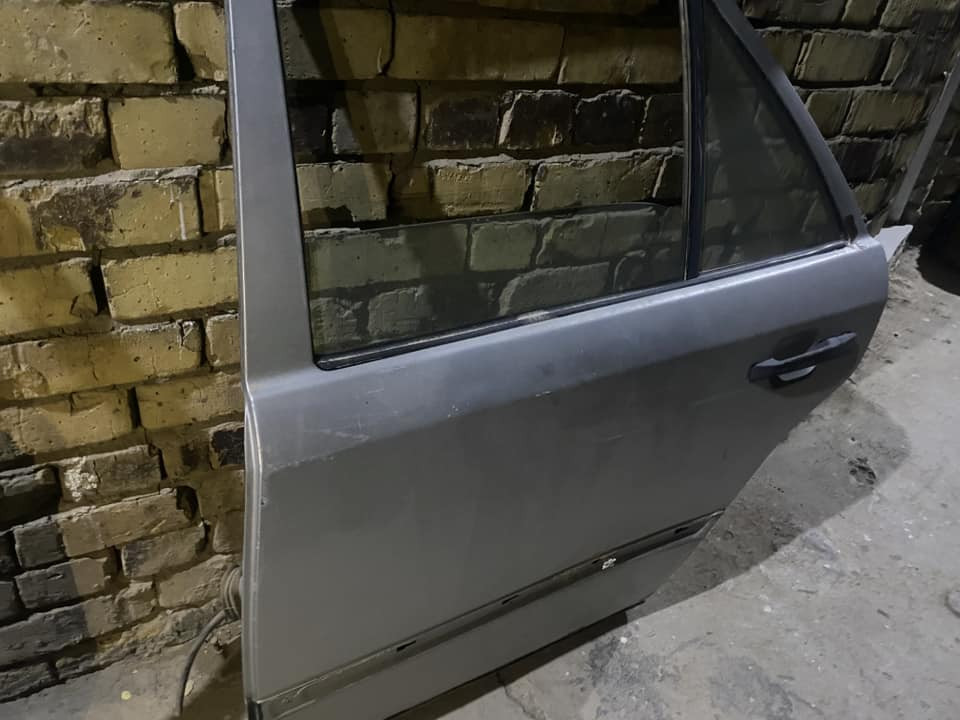 السلام عليكم. 

من رخصت الادمن

بيبان عدد ٤
مارسدس دب مديل ٨٨. جدد بمعنه الكلمه بدون صبغ بدون ضربه بدون خياس

***********
***********
