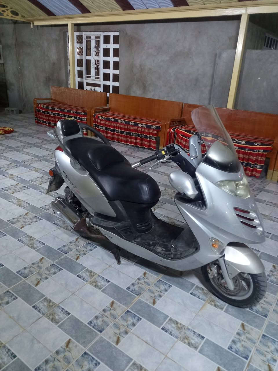 السلام عليكم دراجه للبيع جديده محرك ما مفتوح ما نقصها كل شيء كهربائيات جاهزه مكان جه جزيره البذياب 

*********** السعرج700 بيها مجال
