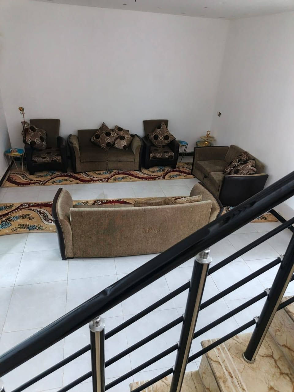 السلام عليكم بيت للبيع المدائن الجعارة المساحة ٤٩٠ متر  مساحة البناء 195 متر  طابق ونصف البناء حديث طابوق الاساس رفت  يحتوى على غرفتين 4x5 نوم وصالة واستقبال 4x7 ومطبخ 5x5  حمام عدد2 تواليت عدد 3 
  البيت يحتوي على حديقتين الامامية ٢٥٠ متر والخلفية ٥٠ متر  نوع السند طابو زراعي 25 اقرار محكمة   ماء وكهرباء ومولد سحب وشارع تبليط و انترنت ضوئي المنطقة كاملة خدمات يبعد عن شارع سلمان باك الرائيسي 100 متر للاستفسار

الاتصال على الرقم

***********
