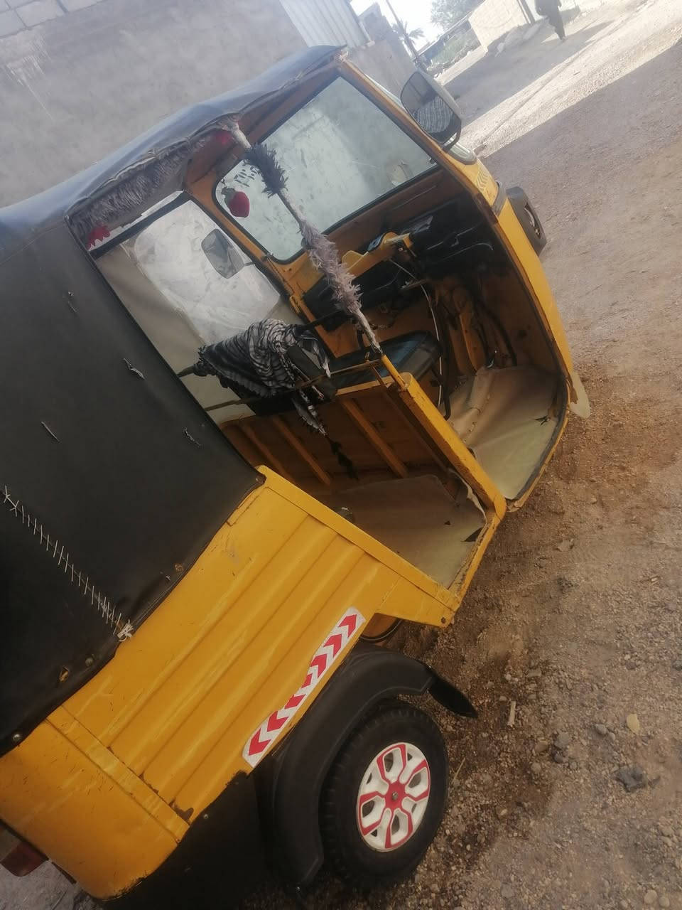 السلام عليكم تكتك للبيع تكتك كلش نظيفه فيها محرك مال تي بي اس اوراق كله اصولي محرك 22 والتيك توك موديل 18
***********
