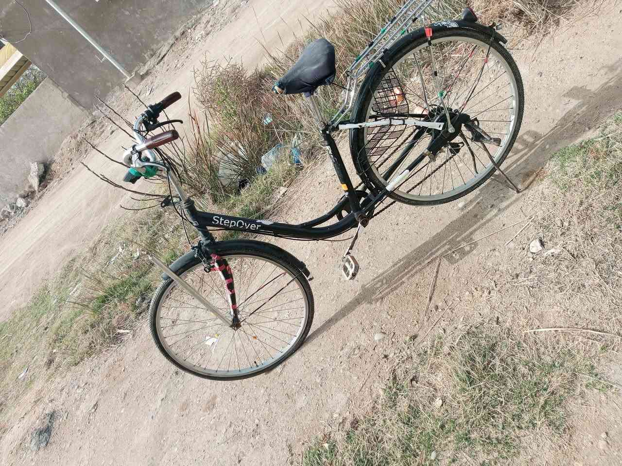 سلام عليكم باسكال اسود نضيف حجم 26 وكير شغال .مكان الاسكندريه رقم .***********
