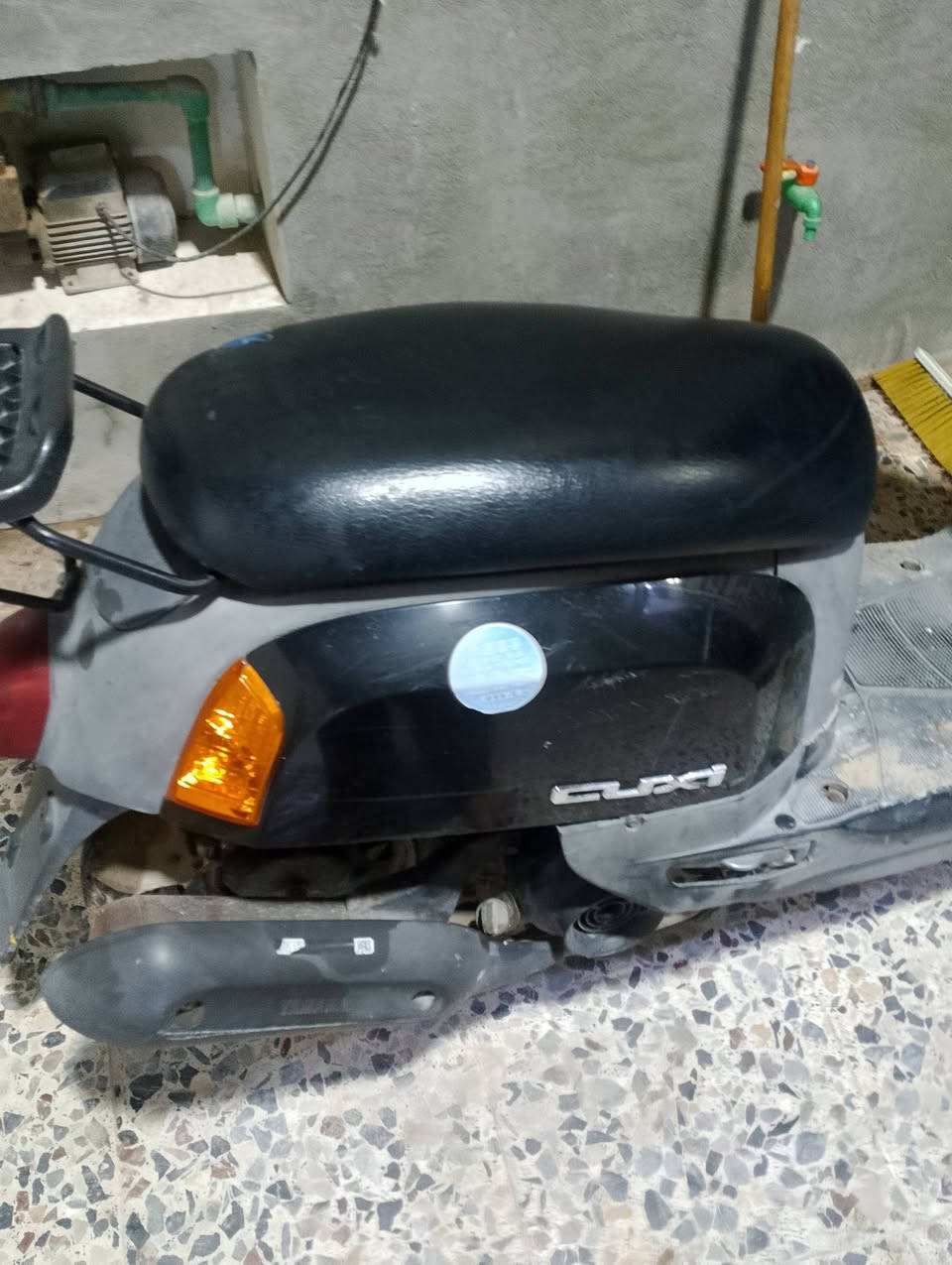 بوليس
مكفوله كفرات مكينه 

دراجه نضيفه مستعجل عل بيعته 

سعر 700بيه مجال للطيبين 

مكاني بغداد شعله 

واتساب ***********
