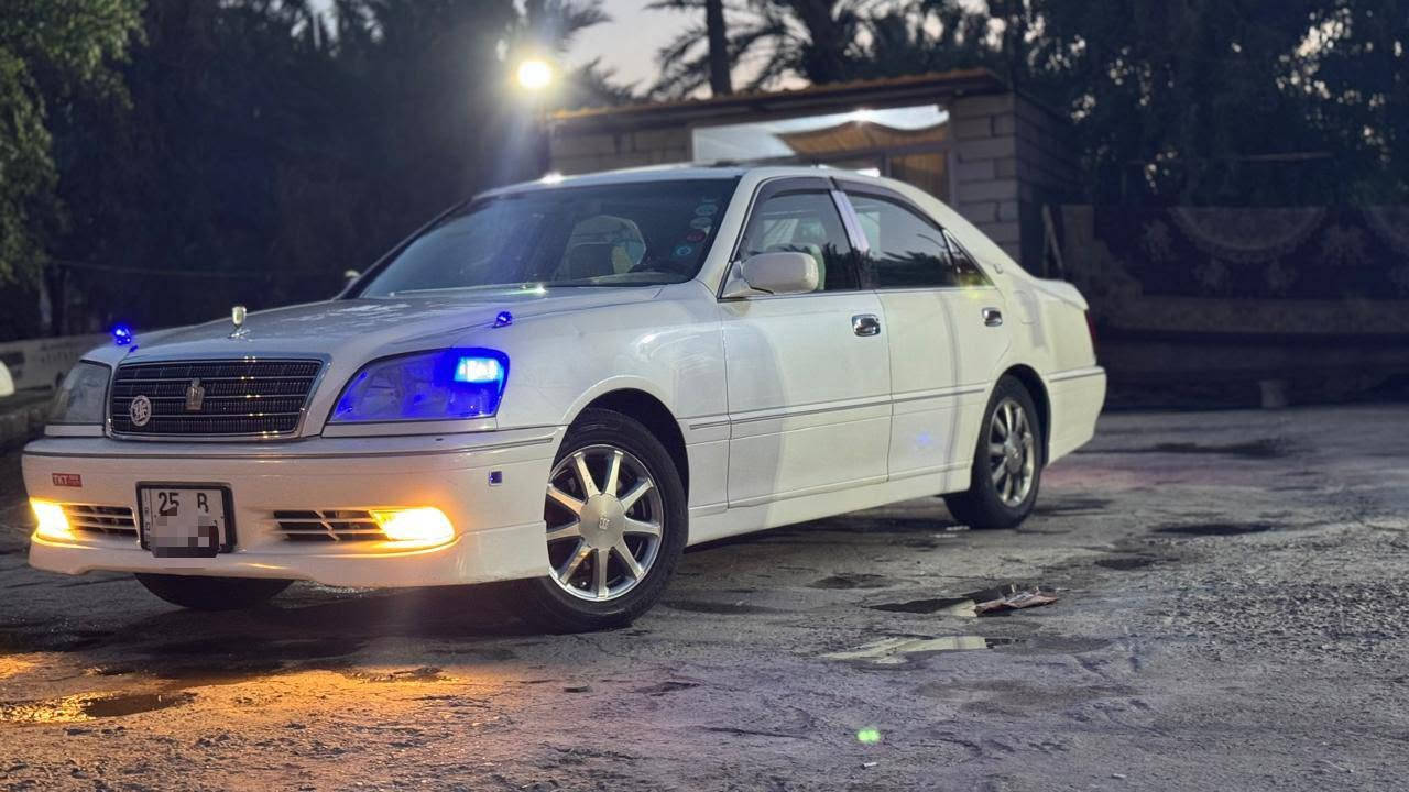 السلام عليكم 
ملكه كراون للبيع 
موديل 2000 صدفي 
3دكم ديفور الكبير 
فتحه سقف دبل شاشه قرار 48بأسمي 
ويل نجمه كرستال تحوير نجف 
فول ما عدا التبريد الخلفي والثلاجه 
كفاله عامه ماعدا الجاملغ  الخلفي صبغ 
مكاني النجف الكوفه البوحداري رقم الهاتف *********** واتساب
