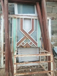 عندي ابواب للبيع عدد 2خشب نجاره كاملات مع الجراجيب +باب حمام المنيوم ت...