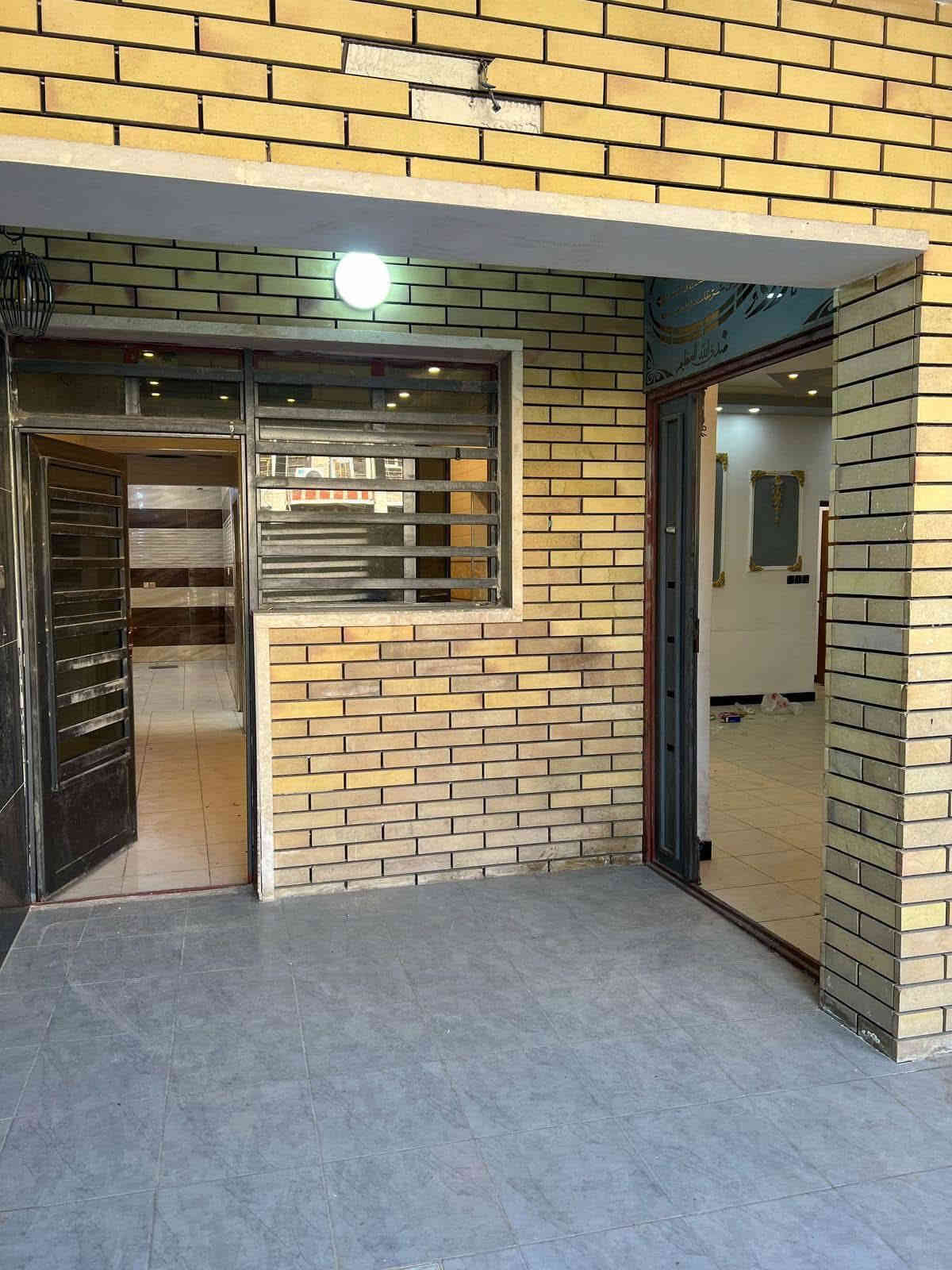 للبيع✅
176م.           20x8.80
بناء نظيف جدا/تصميم ملكي🏛️
طابقين:يحتوي على/
أستقبال-صاله للضيوف-غرف نوم عدد(3)-مطابخ عدد(2)
الموقع📍الشعب-خلف النادي العربي
السعر:430 قابل للتفاوض

مكتب الثقة للعقار🏛️
حي اور-شارع نادي النفط-مقابل مركز سناريا لطب الأسنان
***********📳
***********📳
