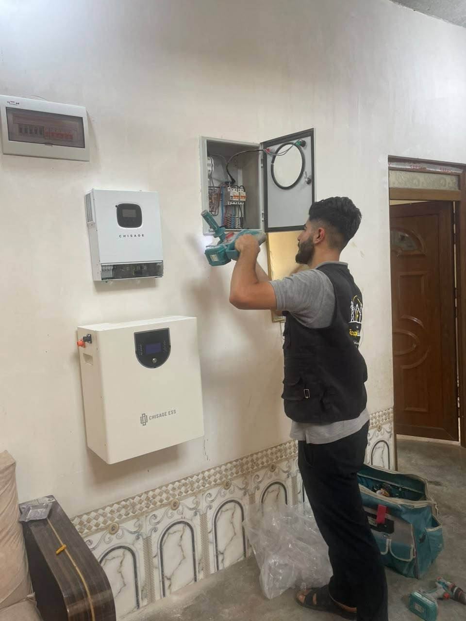📖 بسم الله الرحمن الرحيم 📖

✨🚚 شركة القمة المتجددة 🚚✨

📅 التاريخ: 2026/7/21

تم بحمد الله وتوفيقه إنجاز وتنصيب منظومة طاقة شمسية متكاملة بأعلى المواصفات

📍 الموقع: محافظة صلاح الدين – قضاء طوز
📌  قرية بيراوجلي 

👤 اسم الزبون: ذو الفقار { ابو مصطفى }

━━━━━━━━━━━━━━━━━━━
🔋 مواصفات المنظومة 🔋
━━━━━━━━━━━━━━━━━━━

🌞 القدرة النهارية: (10) أمبير
🌙 القدرة الليلية: (8) أمبير

☀️ عدد الألواح: (5) ألواح نوع لونجي X10 – 650 واط
✔️ ضمان الألواح: 15 سنة

🔋 بطارية شيساج 8 كيلو 
✔️ ضمان صيانة :  5 سنوات  

⚡️ إنفيرتر شيساج 3,5 كيلو
✔️ ضمان صيانة : سنة واحدة 

━━━━━━━━━━━━━━━━━━━

🔒 ضمان حقيقي ( صيانة)
📄 عقود رسمية موثقة من الشركة

⚡️ كهرباء مستقرة 24 ساعة بدون انقطاع
✨ جودة عالية • أداء قوي • عمر طويل

━━━━━━━━━━━━━━━━━━━

🔥 لمعرفة السعر اكتب (تم) وسيتم إرسال التفاصيل على الخاص

📞 للاستفسار:
📍 المكتب:   ***********
📍 المبيعات: ***********

📌 زورونا: طوز / شارع الإمام أحمد (ع)
مقابل مركت عمو طلعت

✨🚚 القمة المتجددة – ثقة • خبرة •

