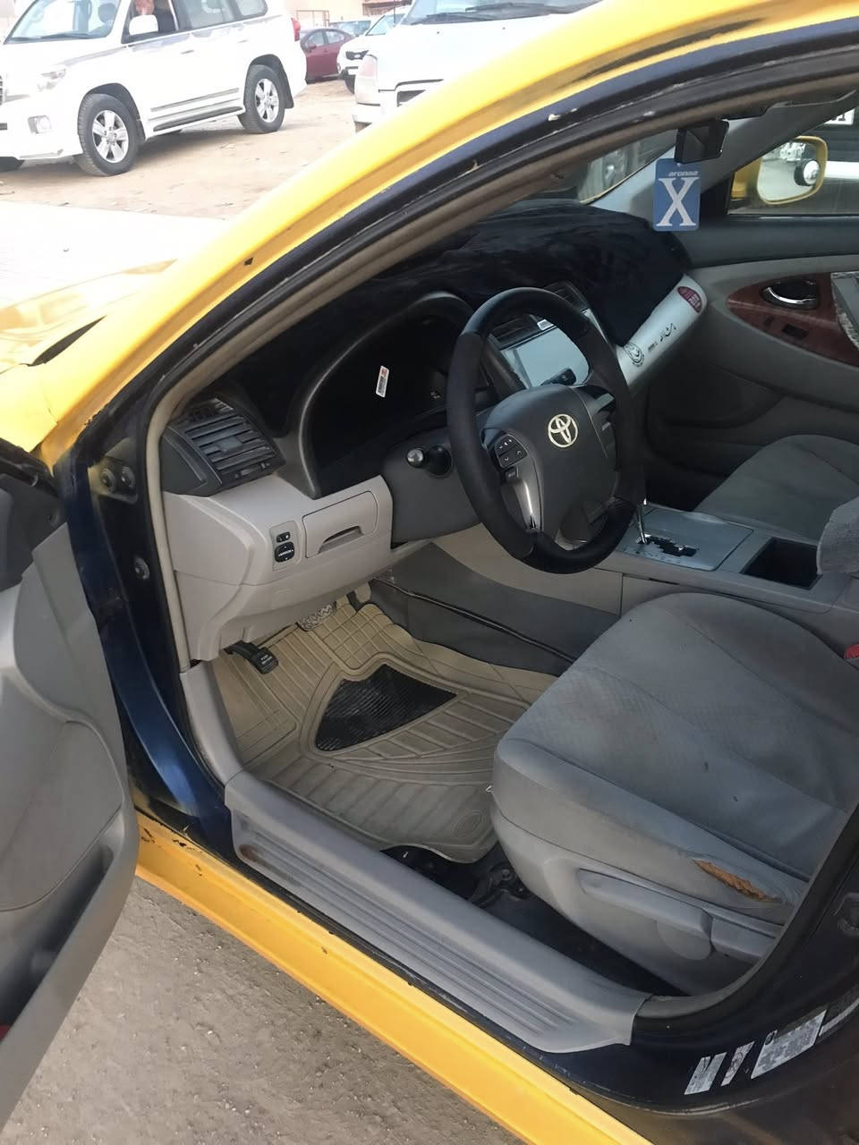 يالله السلام عليكم 
كامري 2007 LEوارد امريكي 
محرك وكير بحالة جيدة 
صدر 100:75 تخم تاير 
رقم كربلاء بأسمي هزة جديدة رقم انكليزي مصفرة هيئة وغرامات 
سيارة مال شغل خير من الله يرادلها ترتيبات بسيطة 
عنوانها واسط العزيزية السعر 60وبيها مجال كلش كلش قليل
قيمت صيني  رقم الهاتف ***********طاهر الشمري
