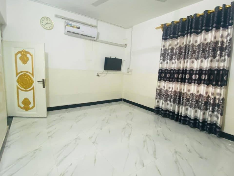 السلام عليكم
دار معروض للبيع
في حي الربيع قرب المستوصف
مساحة الدار 275 متر 
سند سهم 
يتكون غرفتين نوم وهول واستقبال 
⬇️⬇️⬇️⬇️
السعر اتصل على الرقم ***********
