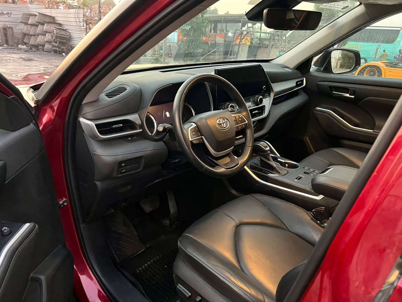 🚗تيوتا هايلاندر موديل 2023 (هايبرد)
وارد امريكي

• رقم بغداد مشروع وطني
• 7 راكب كشن متصل
• 🔶المواصفات
• تحكم ستيرن
• تحكم اوتو جميع النوافذ
• شاحن USP عدا مخارج امامي وخلفي
• تبريد تدفئة كشنات خلفي وامامي
• ثلاث انظمة قياده ايكو وعادي وسبورت
• تحكم مري جانبيه
• حساسات مري جانبيه
• ستائر بلادي 
• ⁠فتحة سقف 
• ⁠رادارات محيطيه
• ⁠لايت زينون
• ⁠جنطه كهرباء
• ⁠ويل Awd

📍مكان السيارة النجف

📞رقم  ***********واتساب _ اتصال
