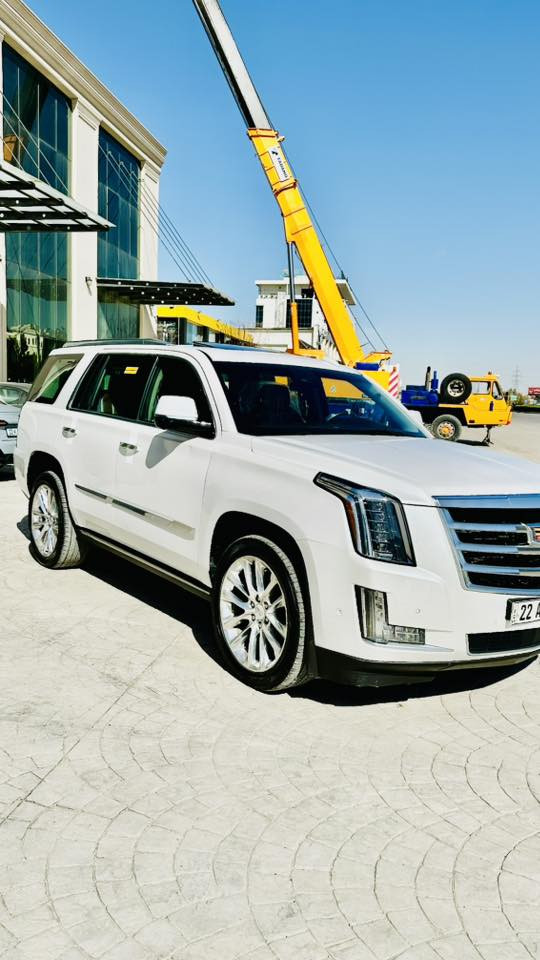 السلام عليكم
كديلاك اسكاليد 2017 خليجي 
صفر شركة المنصور مواصفات Luxury 
رقم اربيل ومكان السيارة اربيل 
دبل بصمة
 السيارة بعدهة لوك على وضع الوكالة 
كفالة عامة من الصبغ بيهة مكانين pdr فقط 
فول مواصفات 
سلايت 
شاشة كبيرة 
شاشة لمس 
عداد ديجتال 
دبل رادار 
دوسات كهرباء 
داتا شو 
صندوق شفط 
ثلاجة 
سقف DVD
كشنات جلد وخزن ورجاج 
نقاط عمياء 
حساس 360 درجة 
كاميرا 360 درجة 
خمس بصمات 
كشنات حار وبارد
مواصفات الكديلاك المعروفة .....الخ 
بيع او مراوس حسب الرغبة 
سعر مناسب جداً 350 ومجال جداً بسيط
للتواصل والاستفسار 
***********
