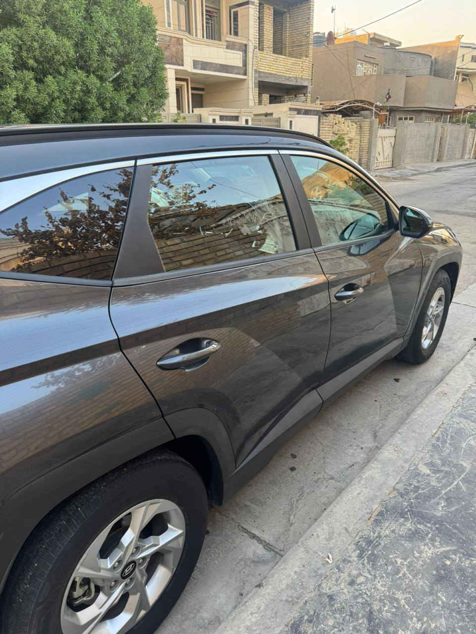 السلام عليكم عندي توسان للبيع موديل 21 اللبيع
‎صور الحادث ع واتساب 
‎وبالعراق مضروبه الباب الخلف السائق 
‎ماشية77 كيلو متر 
‎سعة المحرك : 2.5 : 

‎-بصمه تشغيل
‎-بصمه ابواب
‎-تشغيل عن بعد 🔁 
‎-رادار امامي قياده اليه
‎-تبريد قطعتين
‎- كشنات كهرباء 
‎-رادارات خلفية  
‎-شاشه كبيره
‎-رادار جانبي في المرايا
‎- نظام مساعدة عدم الانحراف عن الطريق 
‎-نظام carplay 
‎- شاشة وسطية كبيره 
‎- نظام النقطة العمياء ( حساس مرايا جانبيه)
‎- هاند بريك بصمة 
‎-اوتو هولد
‎-فتح صندوق تلقائي عند التقرب
‎-نظام توقف تلقائي عند الرجوع
‎ - كاميرا   بدقة عالية 
‎ - نوع مقعد السائق : كهربائي  - تدفئة
177 وبيها مجال***********
