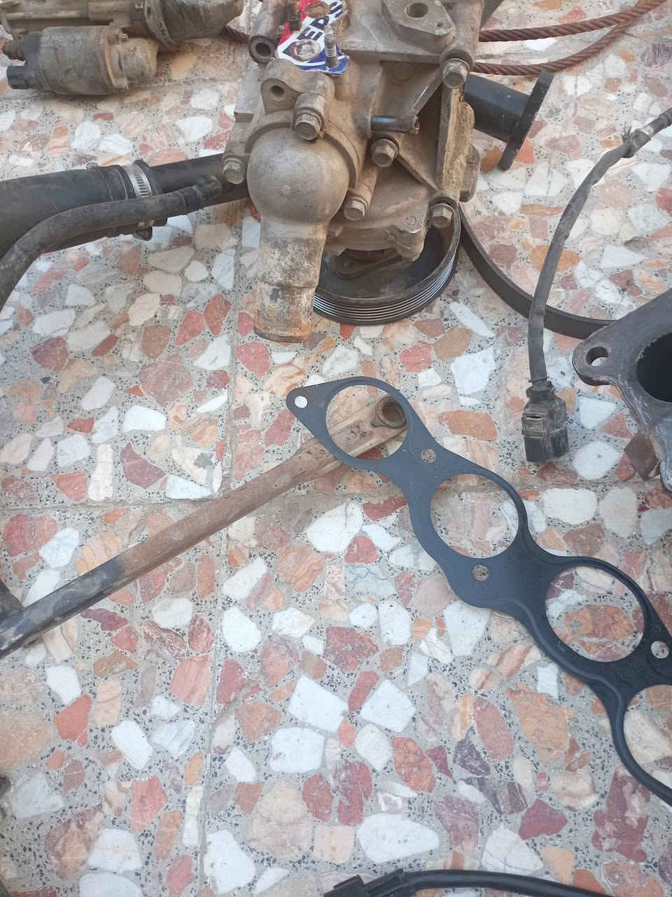 سلام عليكم عيوني أغراض ستاركس محرك بانزين كلمن وسعره للبيع *********** مكان بغداد
