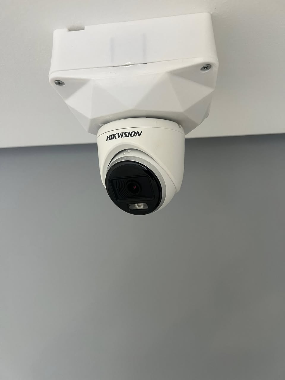 ✅المهني غدير الساعدي للكاميرات المراقبه تم تنصيب كاميرات المراقبة  نوع الكامرت هك فجن 5️⃣ ميكا
✅يتوفر لدينا جميع انواع كاميرات المراقبه وملحقاتها 
✅يتوفر كادر فني تنصيب وصيانه كافة كاميرات المراقبه
♦️حافظ على ممتلكاتك الخاصة 
♦️وشاهدها عبر العالم اين ما كنت على طريقة الP2P
⚠️علما العمل حسب طلب زبون
#رضى #الزبون #غايتنا
المهني غدير الساعدي للكاميرات 👨‍🔧👨‍🔧
#دع_العمل_يتكلم
يتوفر لدينا كافة الكاميرات الحديثه
✅ليلي ملون
✅UPS تشغيل 3 ساعات متواصله
✅تسليك واير نحاس اُصًلًيےّ مسلح 
✅تنفيذ وتجهيز مواقع 👍👍
✅ضمان سنة عمل ومواد👌👌
✅استشارات فنية👨‍🔧👨‍🔧
للاستفسار 📲***********
