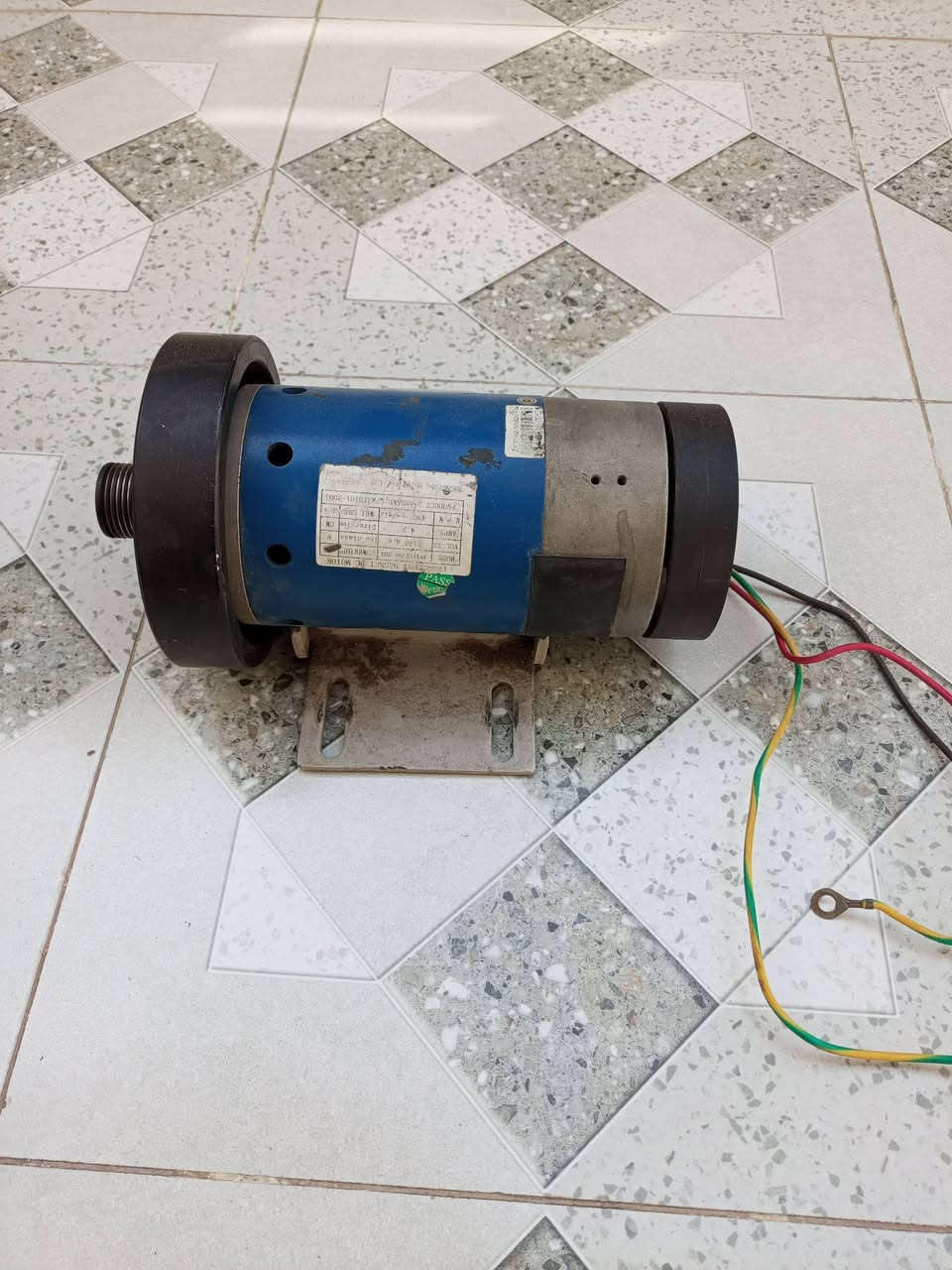 للبيع شرط اشغل ماطور جري مع كارت مكان بغداد حي النصر الاستفسار اتصل على الرقم ***********
