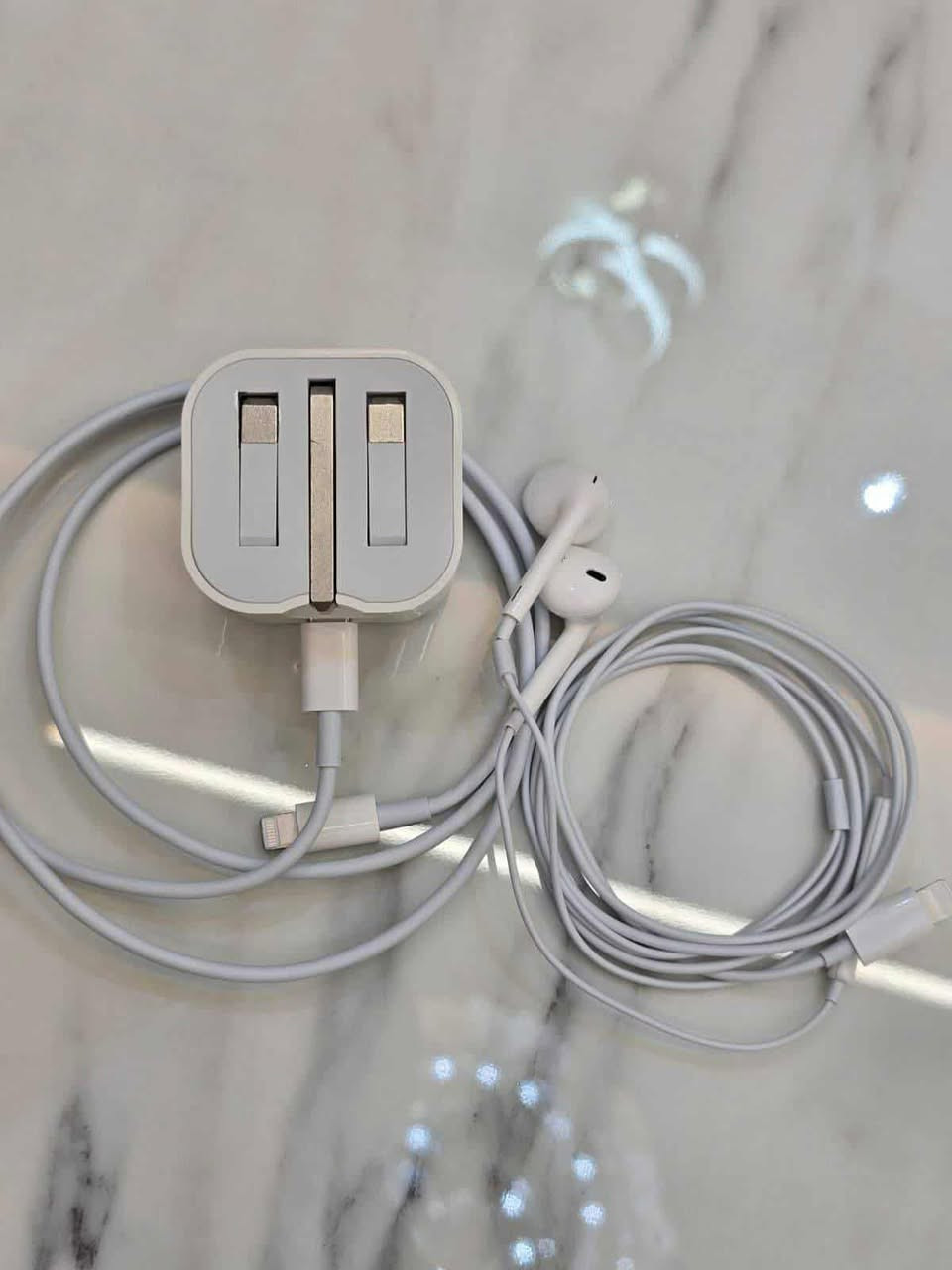 ملحقات ايفون اصليه عل ضمان وفحص
السعر 20الف ***********
