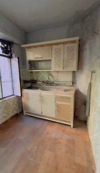 شقه للايجار كراده داخل قرب مجمع اليث  بيها غرفه وصاله وحمام ومطبخ وبلك...