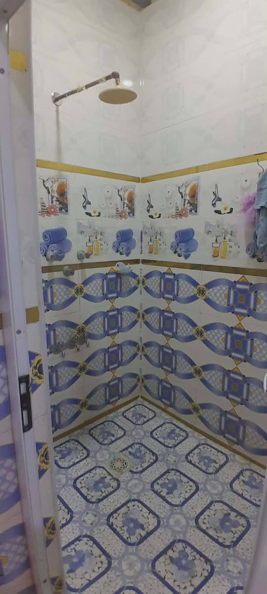 #اللهم صل على محمد وآل محمد 
#بيت للبيع أو مراوس طابو صرف الخشابة قرب الملعب الخماسي سنة البناء 2022 كونكريت مسلح 
#المساحة 150 متر طابقين الطابق الاول يتكون من
غرفتين وصاله ومطبخ وصحيات داخليه و خارجيه وبراني وتهويات عدد2
الطابق الثاني صاله وحمام وغرفتين واصلات للشبابيك 
#السعر 120 للشراء يراجع مكتب الناجح للعقارات السماوة حي الحكم قرب مرطبات فستقه 
#مكتب- الناجح للعقارات 
للإستفسار اكثر مراسلتنا ع الخاص او الاتصال ع الرقم التالي ***********بي وتساب /*********** بي وتساب 
#او مراجعة مكتبنا الواقع في
#الحكم / مجاور مرطبات فستقه علمأ دوام مكتبنا من 9 صباحأ ال 10 ليلأ اخوكم ابو مصطفى للعقارات 
{تابع صفحة المكتب }
