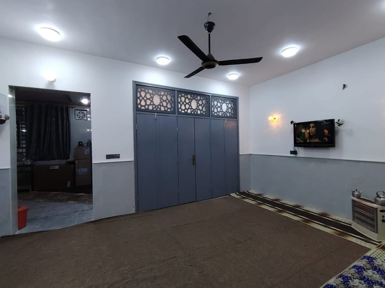 🏡دار للبيع🏡

المساحة:200 متر مربع
عدد الطوابق:طابقين
نوع السند:#طابو_زراعي_سند_٢٥_أقرار
السعر:(155) مليون دينار #قابل_للتفاوض

تفاصيل الطابق الأول:
غرفتين
صالة
مطبخ 
صحيات عدد 2
استقبال
كراج كبير/مكشوفه 2

تفاصيل الطابق الثاني:
غرفتين + سويتات (كل غرفة بحمام)
صالة
سطح
مطبخ شتايكر

الميزات:
ماء
كهرباء
قريب من: سوق/مدارس/تبليط #عرض_20

الموقع:🏡 
نجف/شارع الصب عمود 335
شارع جسر الشهداء
 #ملاحضه_يبعد_عن_الجسر90متر


**إذا كنت صاحب هذا الإعلان وتريد حذفه لأي سبب، رجاءا أرسل رسالة إلى الدعم الفني**