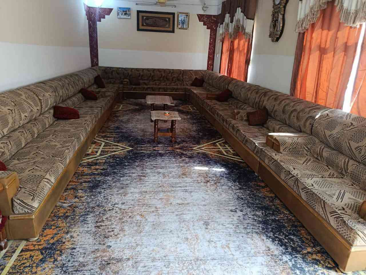 ديوان طوله 17متر*25مقعد السعر 700
مكاني الهاشمية ***********
