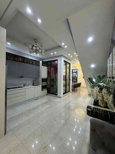 دار للبيع مساحه 150م بناء حديث فول درجه اولى الواجهــة 5م النزال 30م يحتوي على 3 غرفه نوم كبيرة مع باقي الخدمات .

(علماً ان الدار يباع مؤثث او بدون اثاث)

📍العنوان: حي البنوك المدراء خلف شارع الكنيسه موقع ممتاز جداً شارع نافذ عرضه 15م.

(بناء سنه 2024)

للأستفسار اكثر مراجعة مكتب القمه للوساطة العقارية في شارع الكنيسة او الاتصال على رقم الهاتـف.

***********
متوفر واتساب
