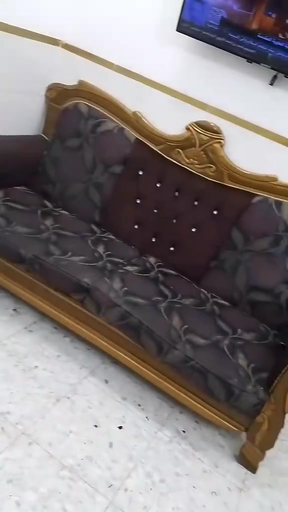 تخم. 8 مقاعد بي ملاحظات خفيفه مثلا غسل  تخم صاج او ملكي سعره ٢٠٠ بي مجال مكاني سكينه شارع المكاتب

***********.واتساب
