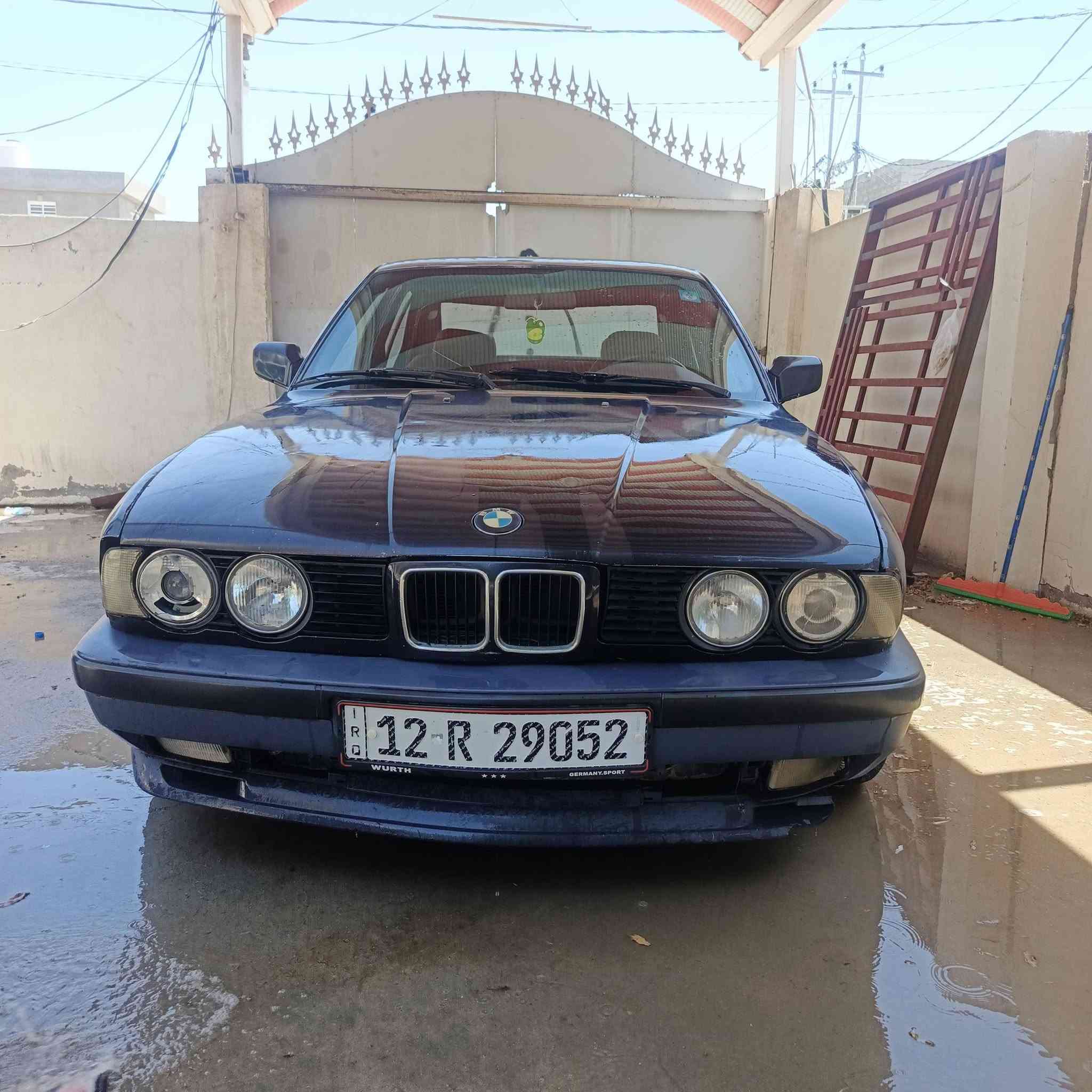 السلام عليكم
بي ام حجم 525 موديل 90رقم نينوى انكليزي مكينه مسكر گير مكينه تبريد حداديه كلها مكفوله مكاني موصل 
***********
***********
