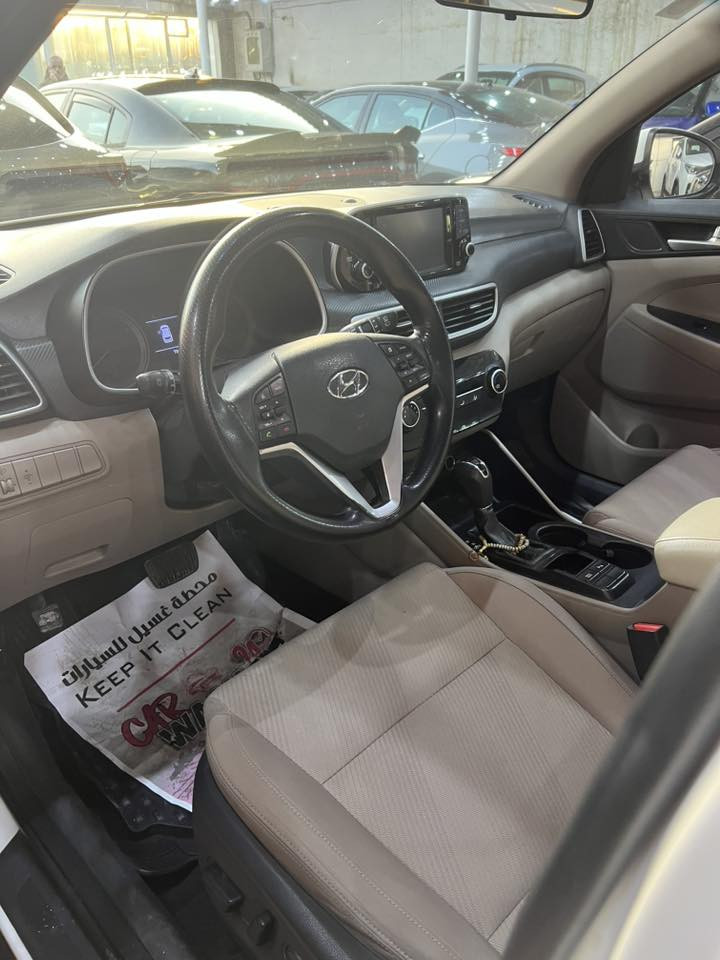 سلام عليكم هونداي توسان موديل 2019 خليجيه ماشيه 70 الف فول مواصفات بانوراما بصمه ترحيب نفكيشن شاشه اصليه وايرليس شحن كرسي كهرباء لد صباحي تبريد خلفي محرك 2.0 دوش تحكم ستيرن كروس سرعه دبل ايرباك حساس امامي خلفي كامره اصليه يدات نيكل
اشاره بلمرايه ومري شفط  
رقمها بغداد الجديد بيها مكانين بارد السعر 205 وبيها مجال بسيط مكان السياره بغداد (***********)
