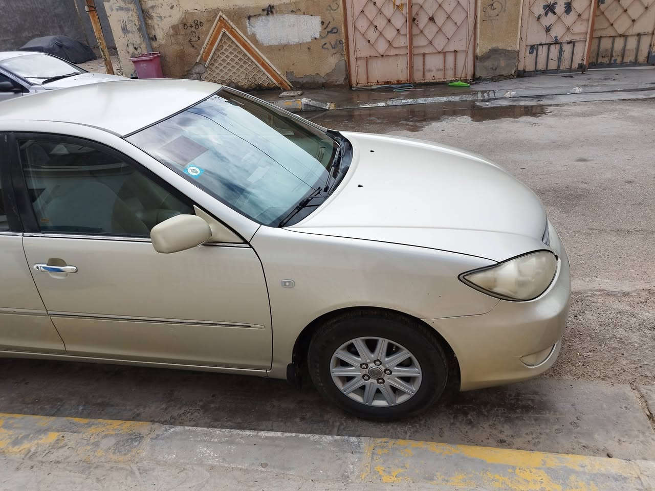 السلام عليكم 
للبيع
كامري 2006 محرك 2400 مفتوح كير وتبريد شرط السيارة بدلت بيها بابين عكس السايق بسبب حادث بسيط ومصبوغات مع الجاملغ الخلفي لتوحيد اللون وعندي صور الحادث والتصليح السيارة باسمي مكاني الفلوجة السيارة نظيفة وناعمة 
السعر 96 ورقة
***********
