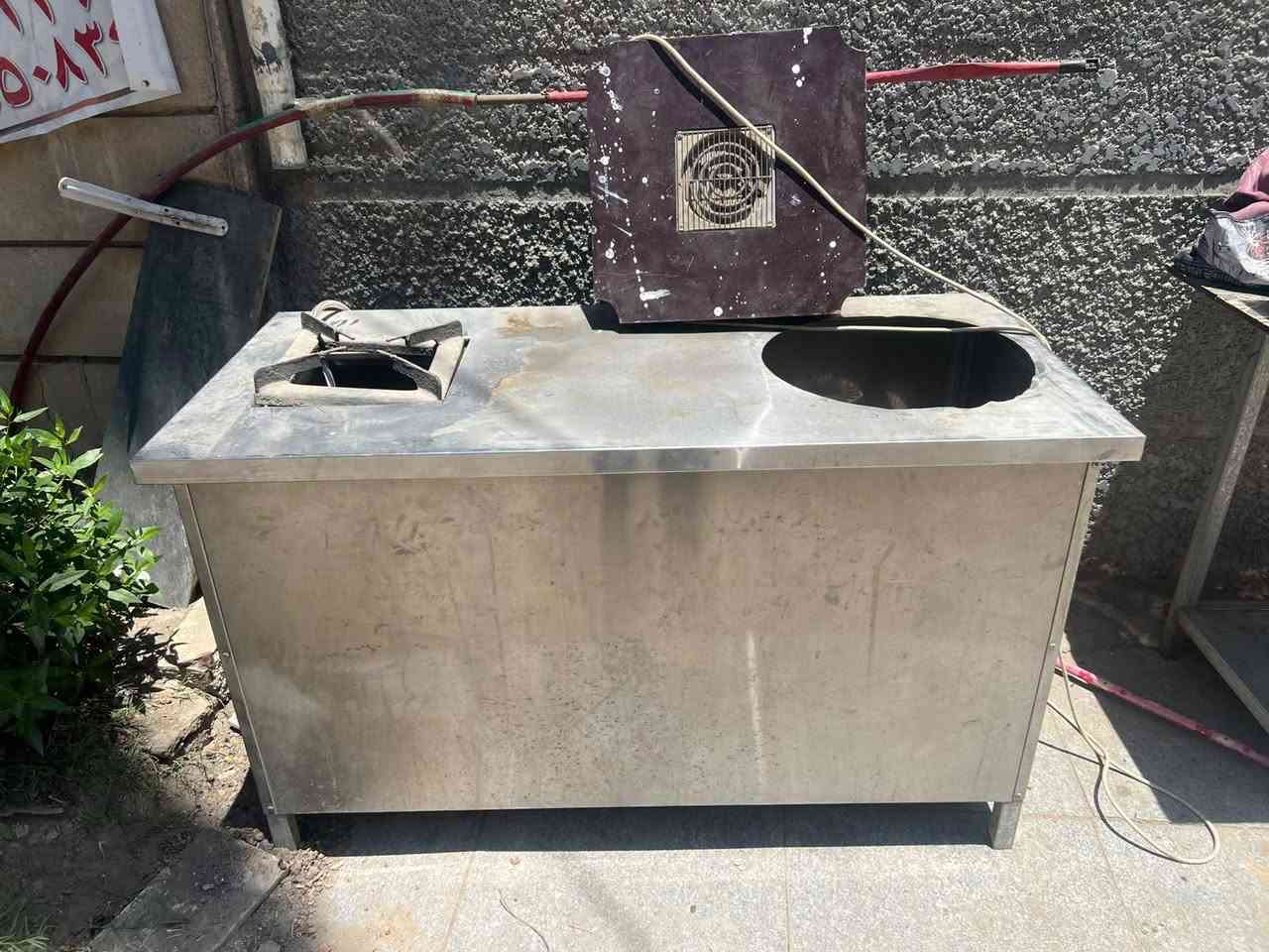 للبيع طباخ مال ريوكات عينين و ميز ستيل وبراد مستطيل للحفظ *********** الكاظميه
