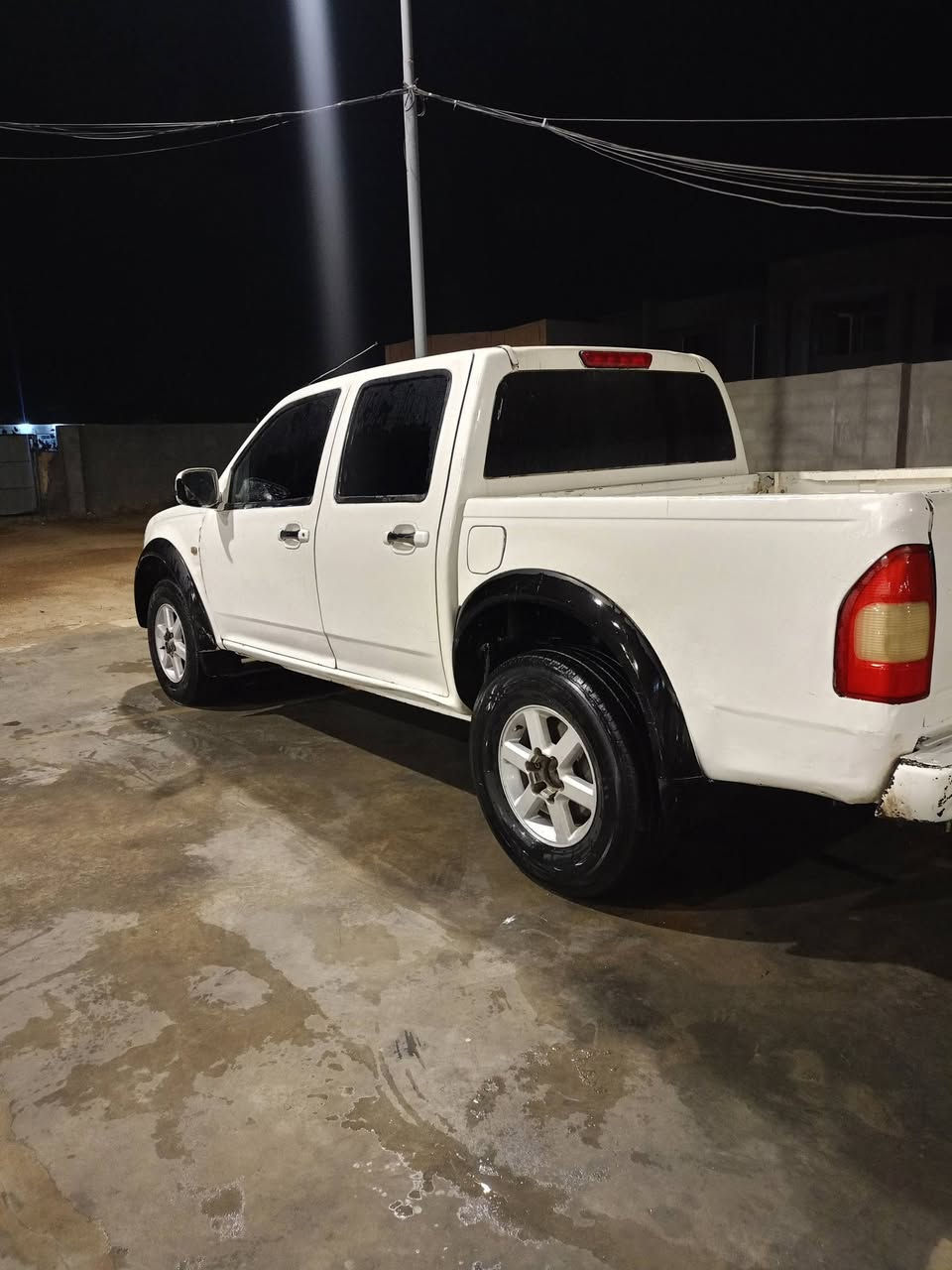 ياالله سياره شوفرليت  لوف مزاد وزاره الداخليه موديل ٢٠٠٥صبغ عام باقي كله بلادي مكينه كير  فور ويل يشتغل تبريد حداديه كهربايات كله ويا سويج دوشمه ارضيه وكشنات  السعر ٦٠ العنوان واسط كوت***********
