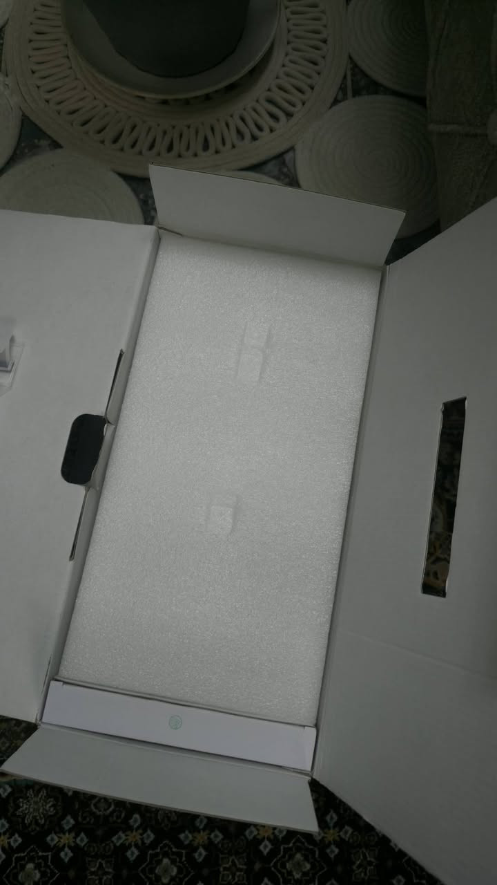 عرض خاص اخر قطعه شرط جديد ما مستخدم فقط
١٥٥ الف والتوصيل ٥ كل محافظات العراق 

هذا المنتج هو جهاز عرض (بروجيكتور) من طراز  HY450. 
أبرز المواصفات والمميزات: 
دقة العرض: دقة أصلية 1080P مع دعم لمحتوى 8K.
تقنية العرض: يتميز بتقنية الإسقاط فائق القصر (Ultra Short Throw).
السطوع: يوفر سطوعاً يصل إلى 900 ANSI Lumens.
الاتصال: يدعم تقنيات WiFi 6 و Bluetooth 5.4 لاتصالات سريعة وموثوقة.
نظام التشغيل: يعمل بنظام أندرويد 11.


**إذا كنت صاحب هذا الإعلان وتريد حذفه لأي سبب، رجاءا أرسل رسالة إلى الدعم الفني**