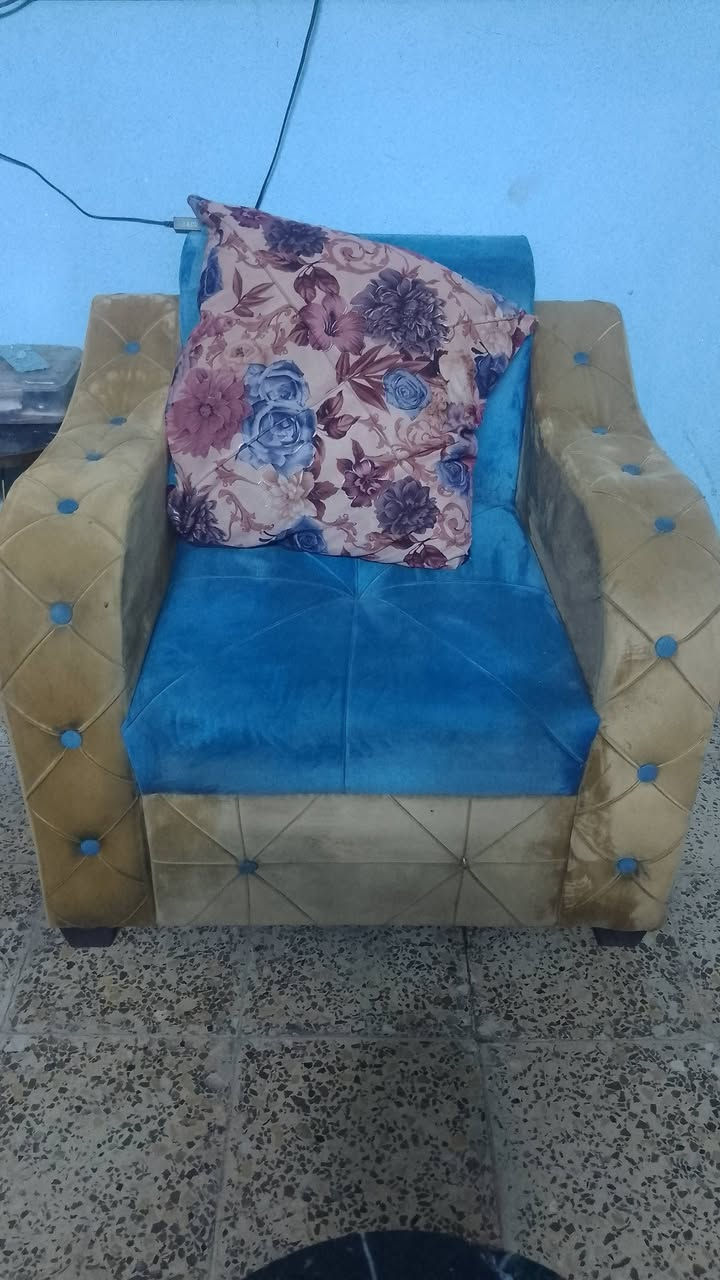 غراض بيت للبيع قيم واخذ عنواني حي اور ***********
