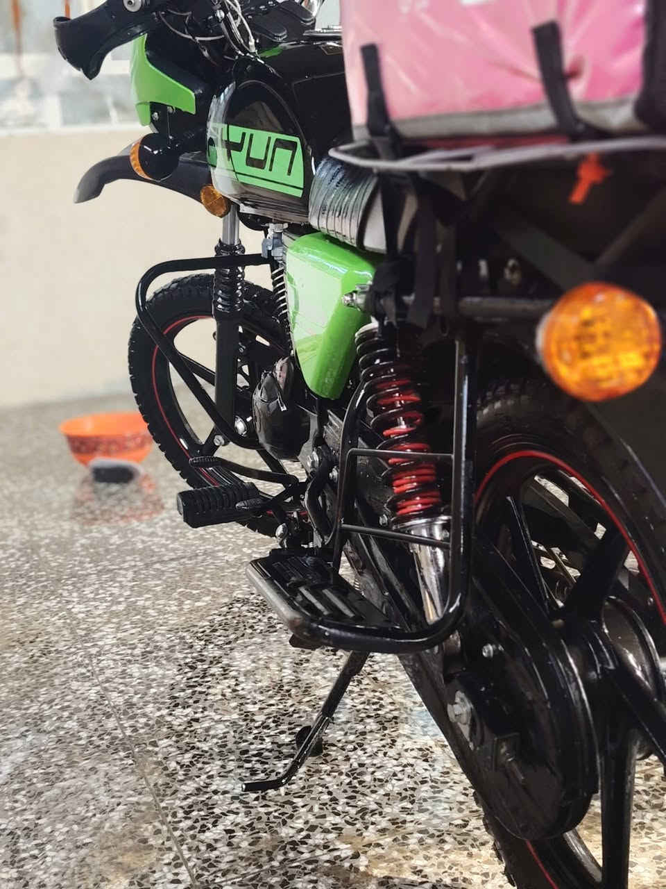 السلام عليكم شباب دارجه دايون للبيع موديل 2025 دراجه برغي مامفتوح بيهه ترايك وين متريد مرقم اربيل دراجه جديده السعر 2700 وبيها مجال للطيبين / العنوان بغداد / شارع المدارس / قرب اسواق فدوه (هاتف)  ***********
