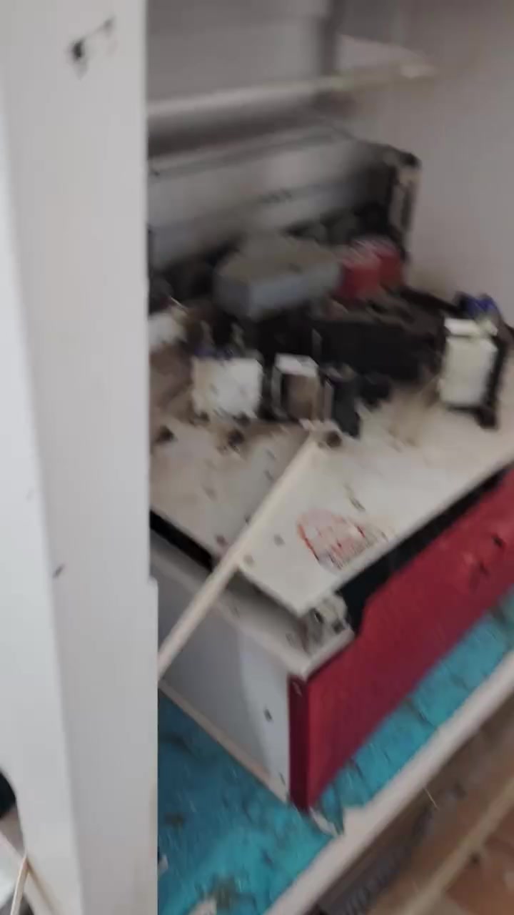 سلام عليكم معمل للبيع 5مراحل منشار 3200 قياس*********** تفاصيل اكثر واتس
