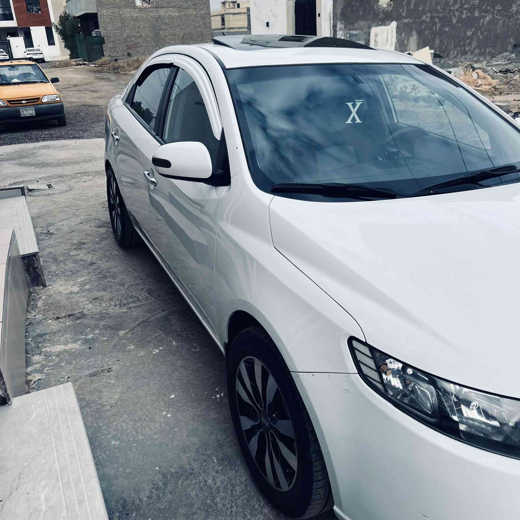 السلام عليكم سيراتو خليجي 2010 رقم بغداد الجديد السياره فتحه شاشه بيها 3 قطع صبغ السياره نظيفه جدا السعر 95 السياره باسمي للاستفسار الاتصال 

***********
