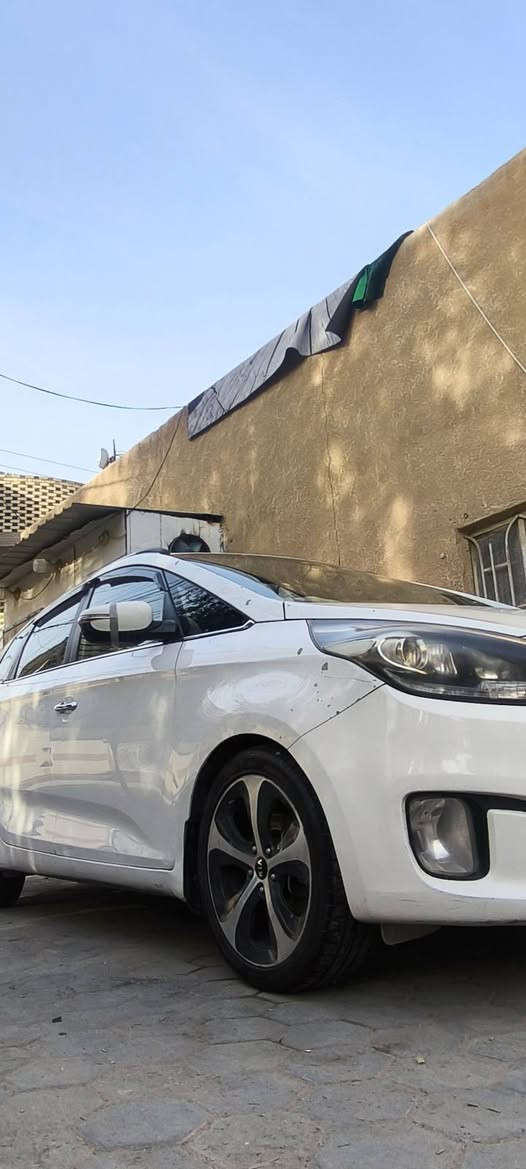 كارينزا للبيع
كارينزا 2014 4 سلندر 2000 مكفول عام بس اكو كم مكان جرد ب صبغ مبين بصور  ماشيه 200الف للاستفسار الاتصال ***********
