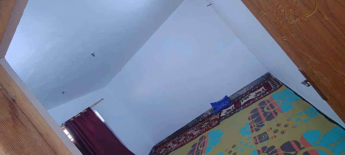 السلام عليكم بيت للبيع في النهروان في الدوانم خلف مطعم الديوان 200م
نهايه الخط الثاني بيت كامل غرفتين وصاله وصحيات و استقبال كامل الخدمات بي سحب كهرباء وتانكيات 
السعر 38 وبي مجال 
الاسستفسار *********** بي وتساب ايضا
