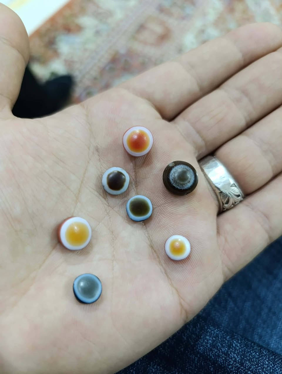 السلام عليكم جزعات قديمه العدد ٧ ابيع شلع سعر ٢٥٠ كلهن قفل الي يريدهن ويعرف للجزع يتصل *********** أو خاص
