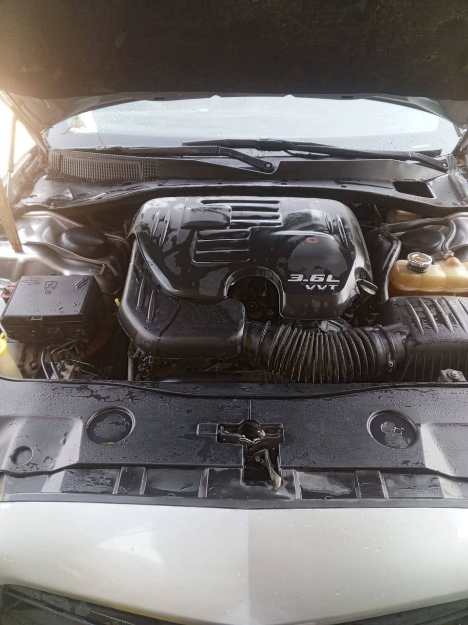 رقم صاحب السياره. ***********.. ادوات يعني كلك يعني مو اصوليه جارجر مديل 14 بيه كص وسياره متوم شمالي هزه وملصق جامه رقم نكليزي تخم تاير تبريد تدفئه جديد منضومه زنون شاشه جبيرا كامرا بك بيه ويل 17محرك 3600 السعر 58 ورقه وبيها مجال للطيبين.
