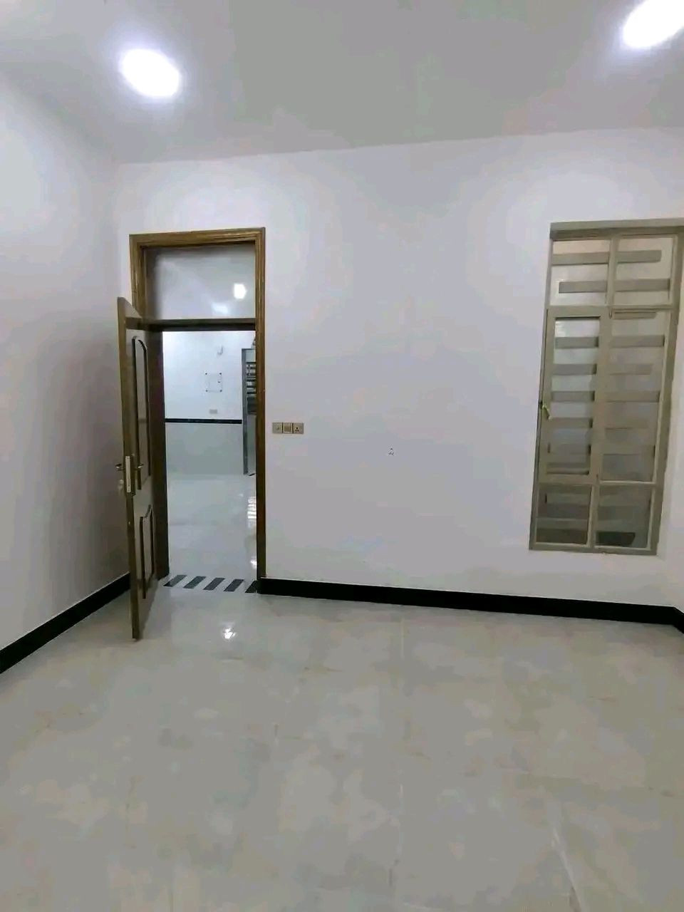 🔥 عرض مميز💯
🏠دار الـــبـــيـع نـهـاونـد 11الف 🏠
 خلف شــارع 30م قرب البطاقة الوطنيه 
  
المساحه 200متر 10*20
بيت طابواا صرف// جاهز السكن🔑 

   🔰طابق واحد يتكون من🔰
   غرفتين نوم صاله+بيتونه
        مطبخ استقبال
↔️ صحيات خارجية وداخلية
 الاستفسار اتصال هاتف اوواتساب 
 ***********)📱
