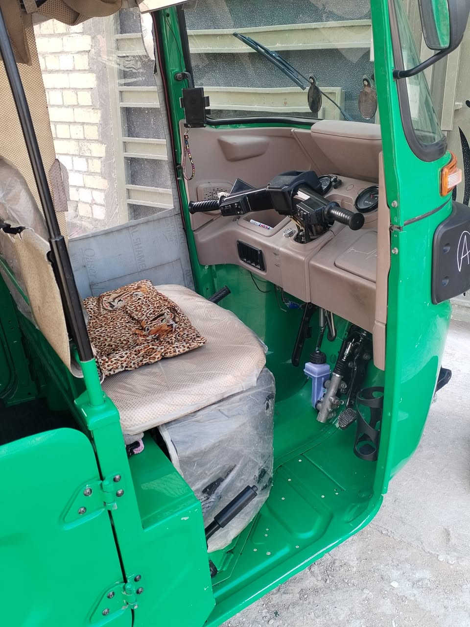 سلام عليكم تكتك للبيع موديل 22رقم بغداد مضلع تكتك كفاله  عامه مكاني بغداد قضاء المحموديه *********** //***********
