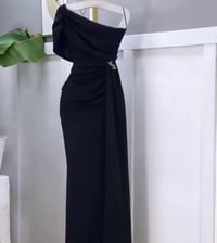 مقاس ٤٤ • لحد ٧٥كغ • توصيل