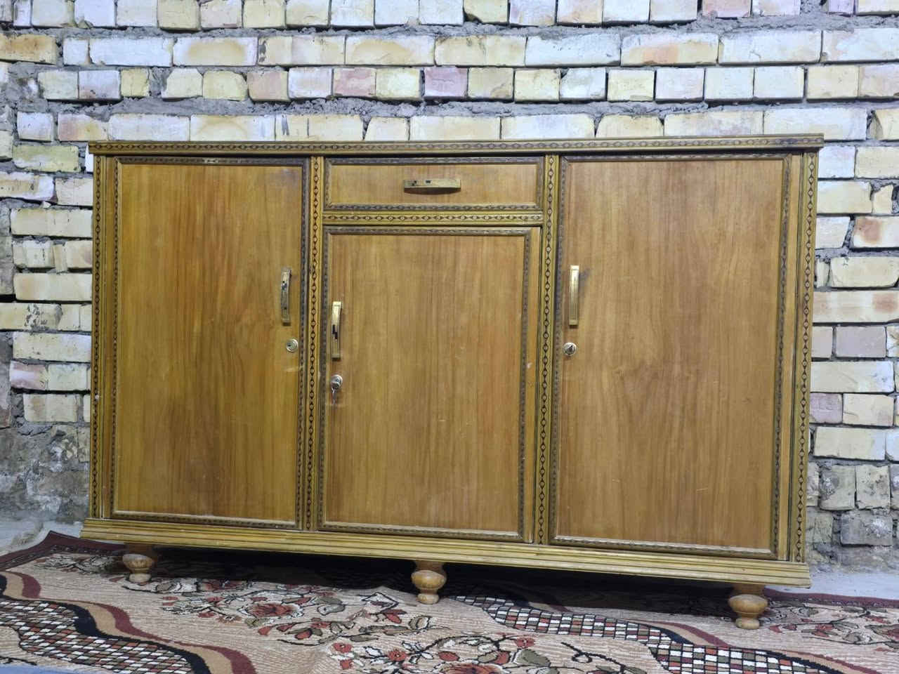 بوفيه للبيع نضيف فول اخو الجدید
السعر 100 وبیها مجال للشرای

الشراي اتصل ***********
