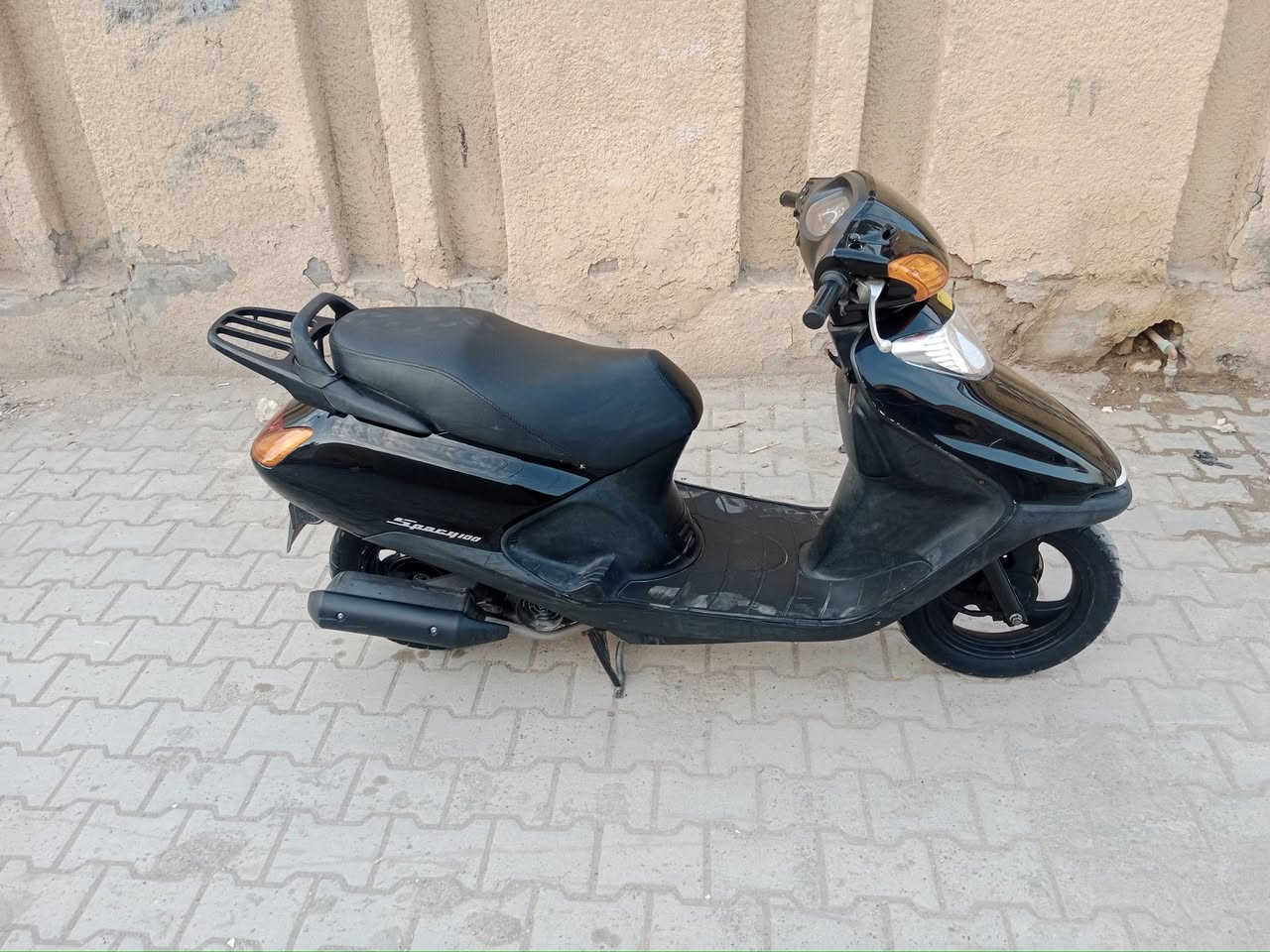 سبيسي ياباني مكفوله صار سبوع نازله من الرمبه
السعر مليون 300 وبيها مجال بسيط 
للاستفسار ***********
