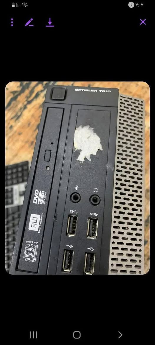 للبيع كيس Dell OptiPlex 7010 (حجم SFF الصغير) بحالة ممتازة وبسعر مناسب.
• المعالج: Intel Core i5-3470 (الجيل الثالث)
• الرام: 4G DDR3
• الهارد: HDD 250G
• كرت الشاشة: Intel HD 2500 (مدمج)
• المنافذ: 4 منافذ USB 3.0، و6 منافذ USB 2.0، ومنفذين DisplayPort، وقارئ أقراص DVD.
أشهر الألعاب الي يشغلها:
• GTA San Andreas, Minecraft, Counter-Strike,

يشغل كل نسخ رزدنت ايفل ماعدا ذني

• RE 4 Remake (نسخة 2023)
• RE Village (الجزء الثامن)
• RE 7: Biohazard
• RE 2 Remake & RE 3 Remake


**إذا كنت صاحب هذا الإعلان وتريد حذفه لأي سبب، رجاءا أرسل رسالة إلى الدعم الفني**